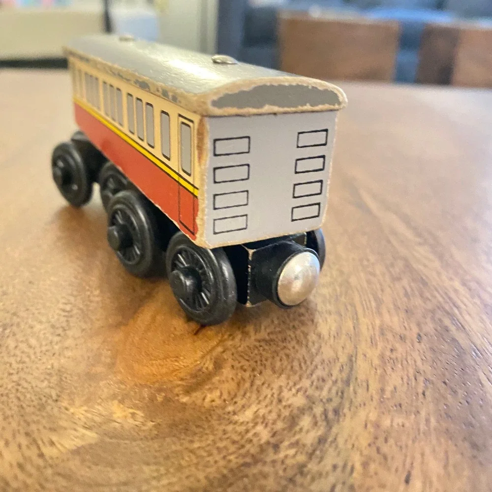 Thomas & Friends Wooden‎ Railway Tank Engine Train Express Coach Car 2003